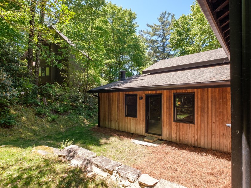 212 Southeast Shore Drive offers a level of craftsmanship and - photo 40