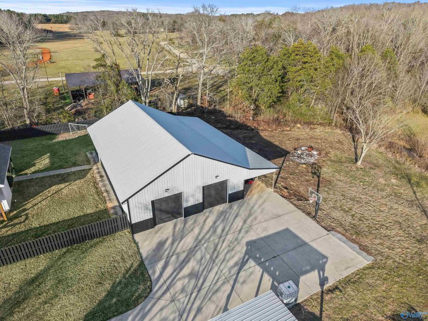 Welcome to a truly extraordinary residence where modern luxury - photo 47
