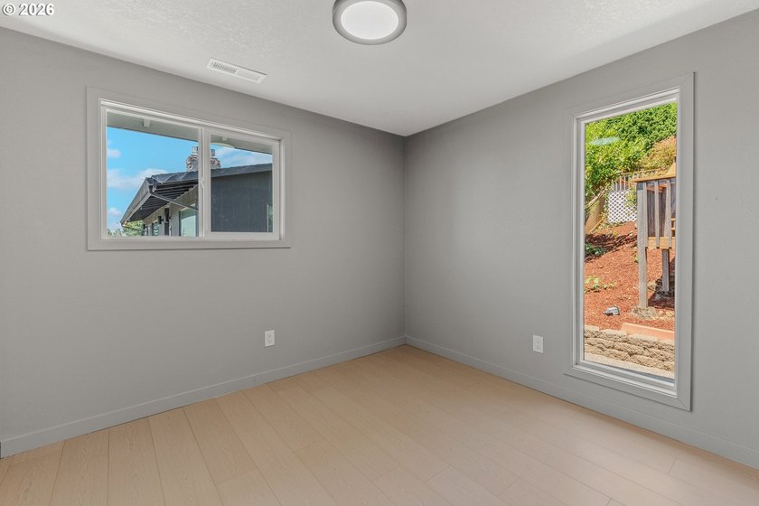 Like new home with a lower interest rate payment! Seller willing - photo 30