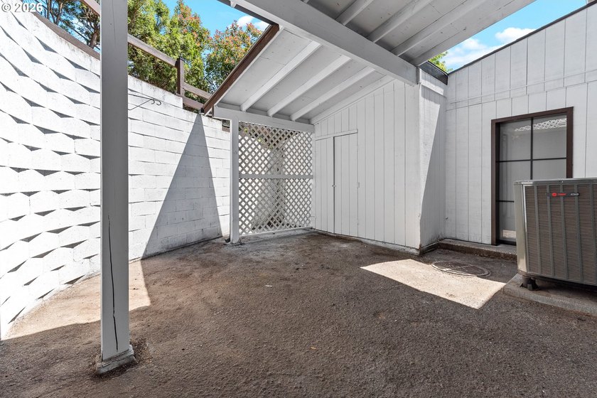 Like new home with a lower interest rate payment! Seller willing - photo 37