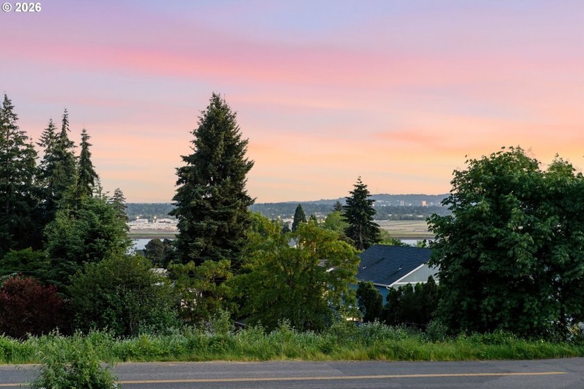 Like new home with a lower interest rate payment! Seller willing - photo 39