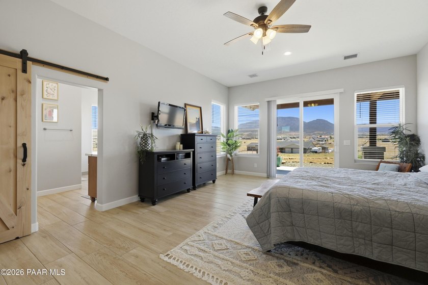 Stunning views in front and Back, fully fenced on 2.1 acres! - photo 18