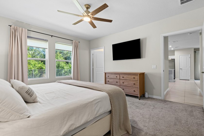 Welcome to this beautifully maintained 2021-built home offering - photo 14