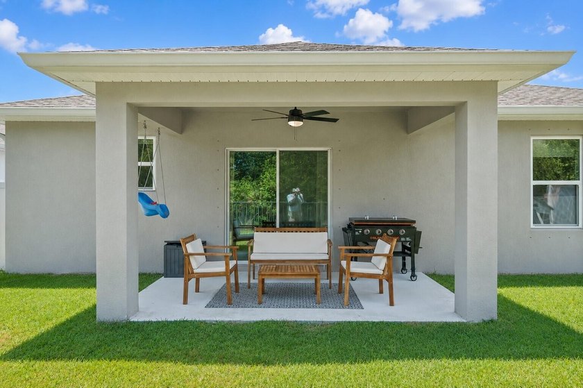 Welcome to this beautifully maintained 2021-built home offering - photo 23