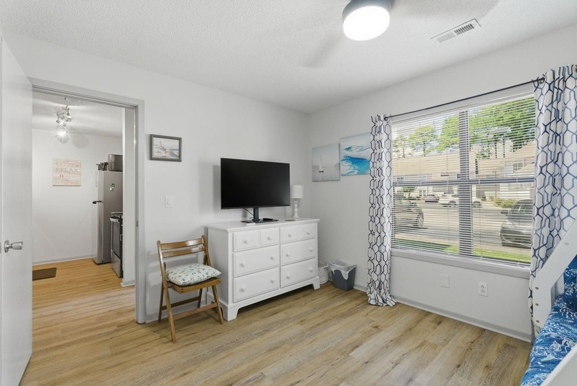 COMPLETLY UPDATED 1ST FLOOR CONDO!! This beautiful condo is just - photo 22