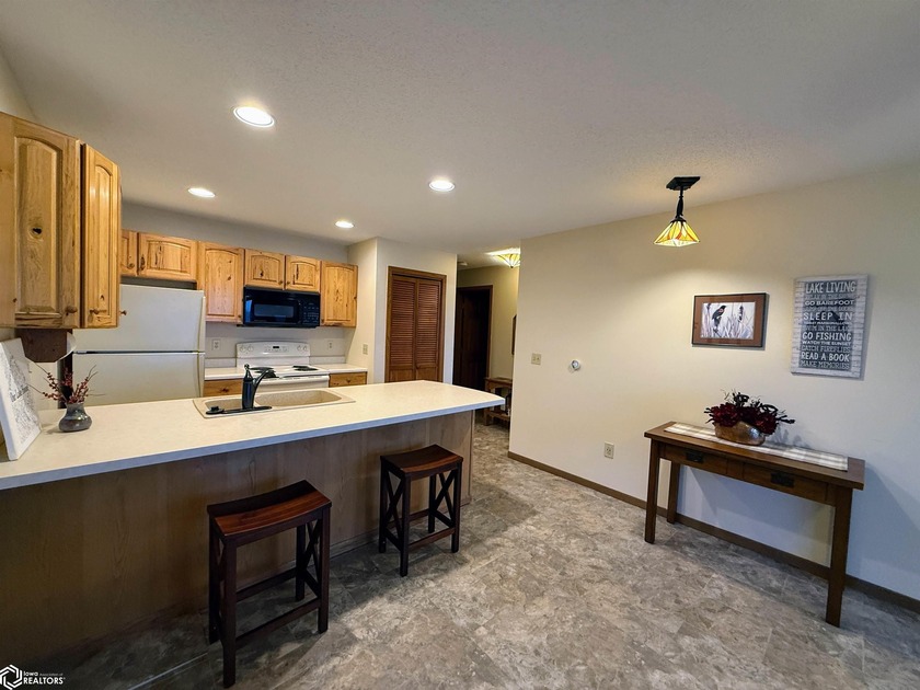 Lakeside comfort and updated style come together in this fully - photo 2