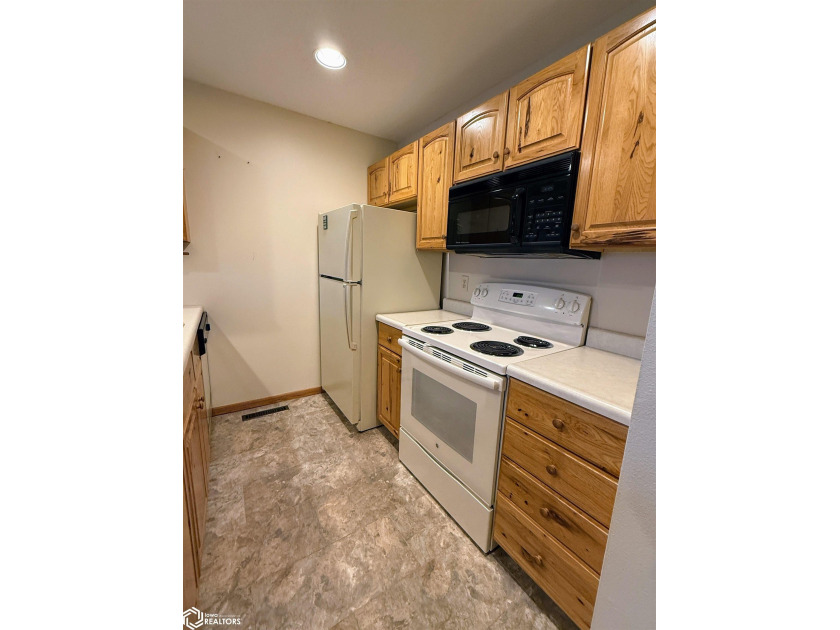 Lakeside comfort and updated style come together in this fully - photo 7
