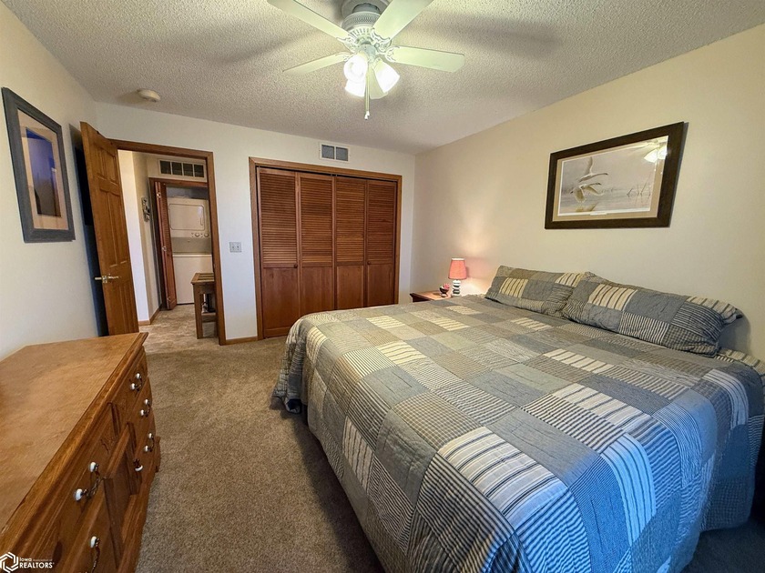 Lakeside comfort and updated style come together in this fully - photo 8