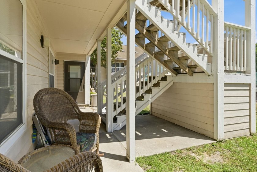 COMPLETLY UPDATED 1ST FLOOR CONDO!! This beautiful condo is just - photo 31