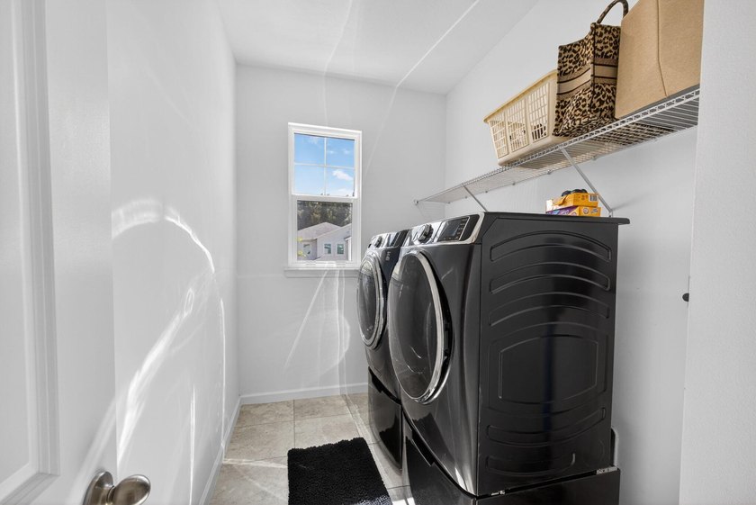 This beautifully maintained 3-bedroom, 2.5-bath home offers - photo 33