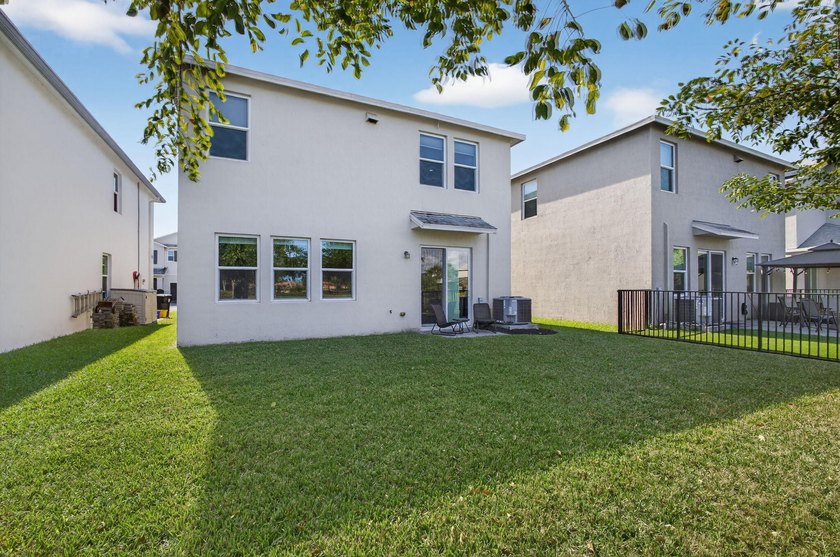 This beautifully maintained 3-bedroom, 2.5-bath home offers - photo 35