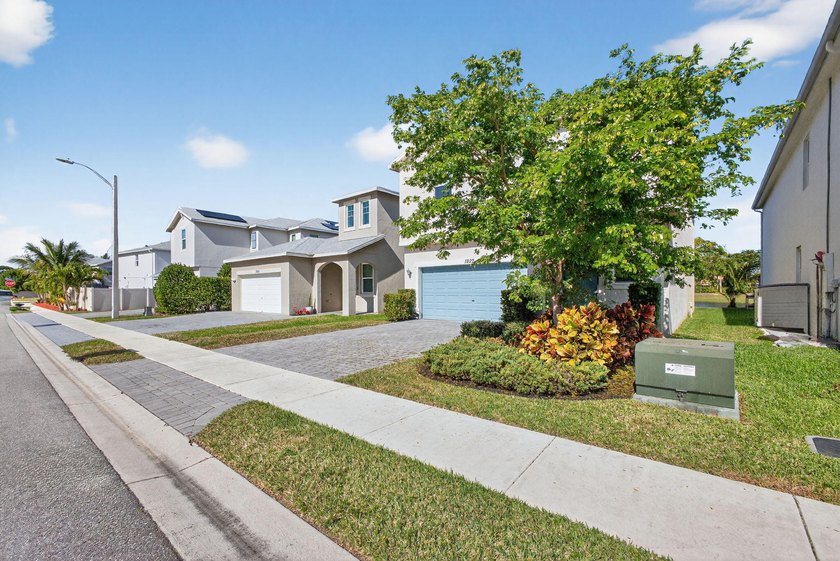 This beautifully maintained 3-bedroom, 2.5-bath home offers - photo 39