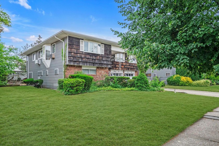 Great Opportunity to Own a Spacious 6 Bedroom, 3 Bath Hi Ranch - photo 21