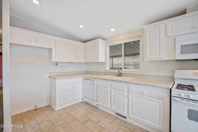 Excellent 55+ Camarillo Springs, Single-Story Retreat with views - photo 22