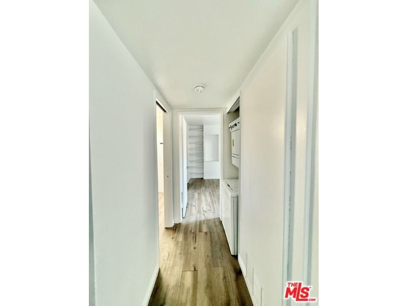 Fully remodeled 1 bed, 1 bath condo. Upgraded from head to toe a - photo 8