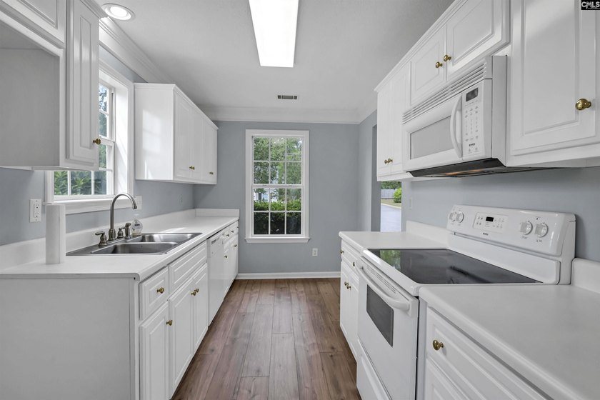 Amazing freshly painted patio home in the heart of Lexington - photo 2