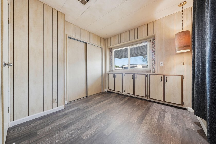 Welcome home to this beautifully maintained, light-filled - photo 12