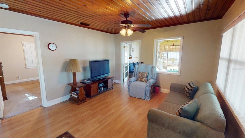 Welcome to your dream home! This charming 3-bedroom, 2-bath - photo 3