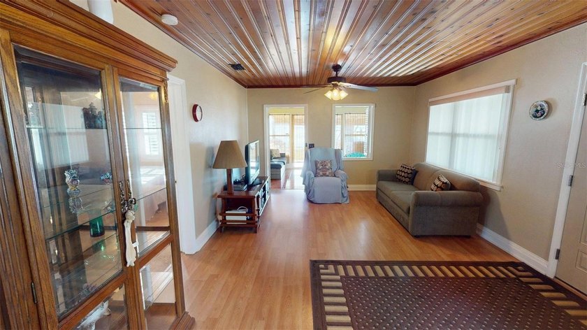 Welcome to your dream home! This charming 3-bedroom, 2-bath - photo 4