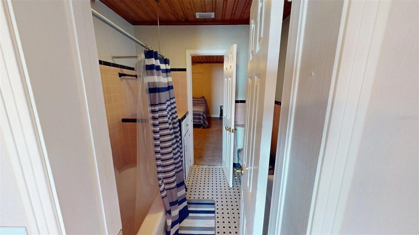 Welcome to your dream home! This charming 3-bedroom, 2-bath - photo 10