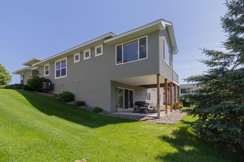 Single-level living with water views and a walk-out basement! - photo 40
