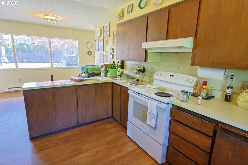 BAY VIEW - 3904 Sq Ft home on a 100 X 112 lot with a circular - photo 12
