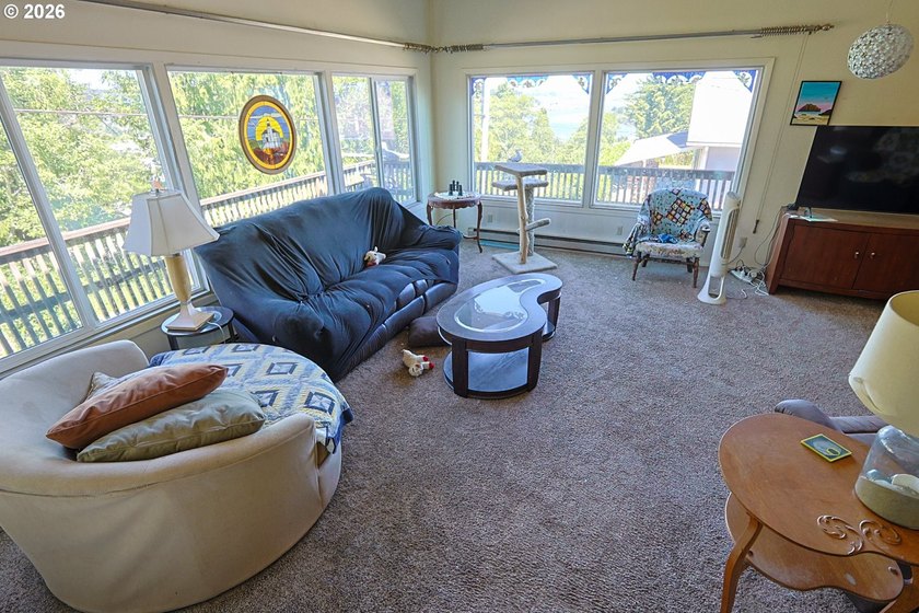 BAY VIEW - 3904 Sq Ft home on a 100 X 112 lot with a circular - photo 15
