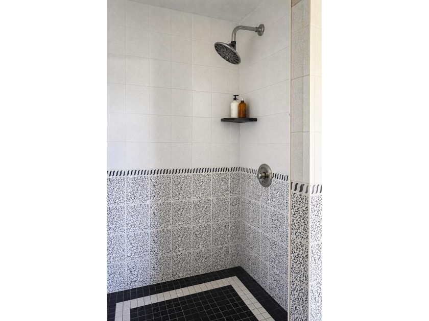 Open-Concept Pool Home with private 4th Bedroom suite No HOA! - photo 17