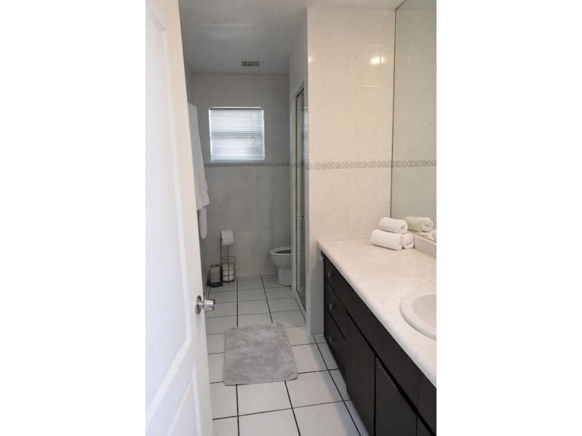 Open-Concept Pool Home with private 4th Bedroom suite No HOA! - photo 18