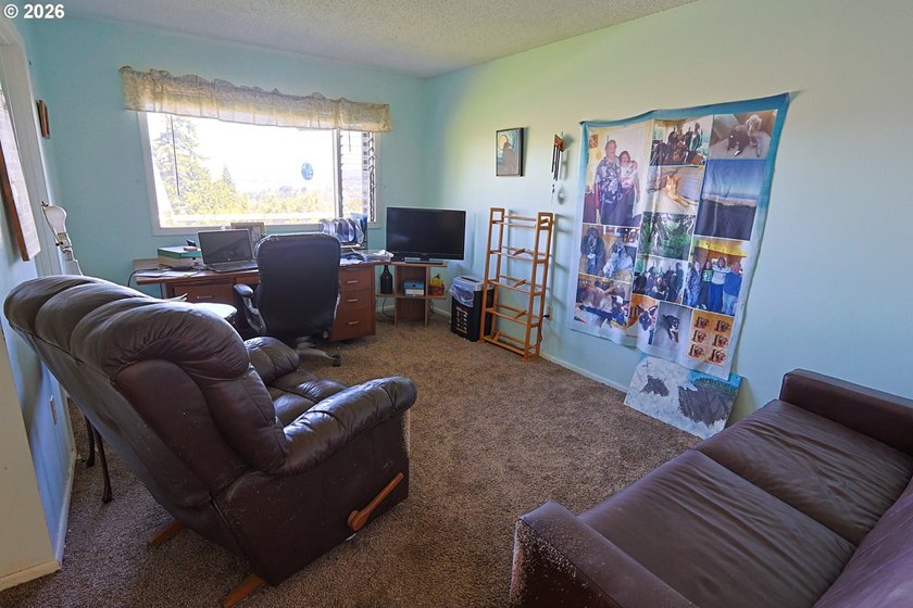 BAY VIEW - 3904 Sq Ft home on a 100 X 112 lot with a circular - photo 20