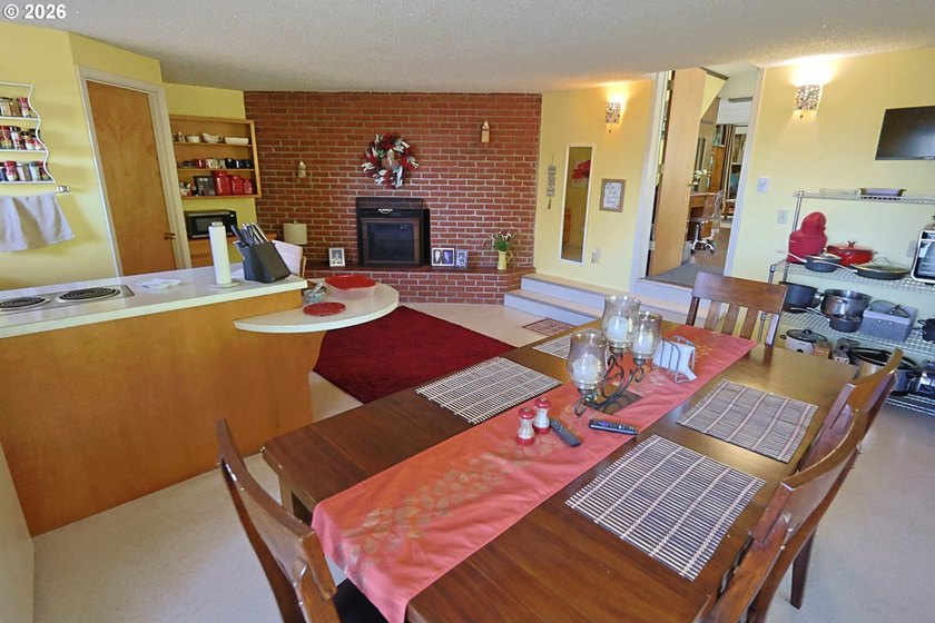 BAY VIEW - 3904 Sq Ft home on a 100 X 112 lot with a circular - photo 28