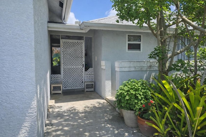 Open-Concept Pool Home with private 4th Bedroom suite No HOA! - photo 32