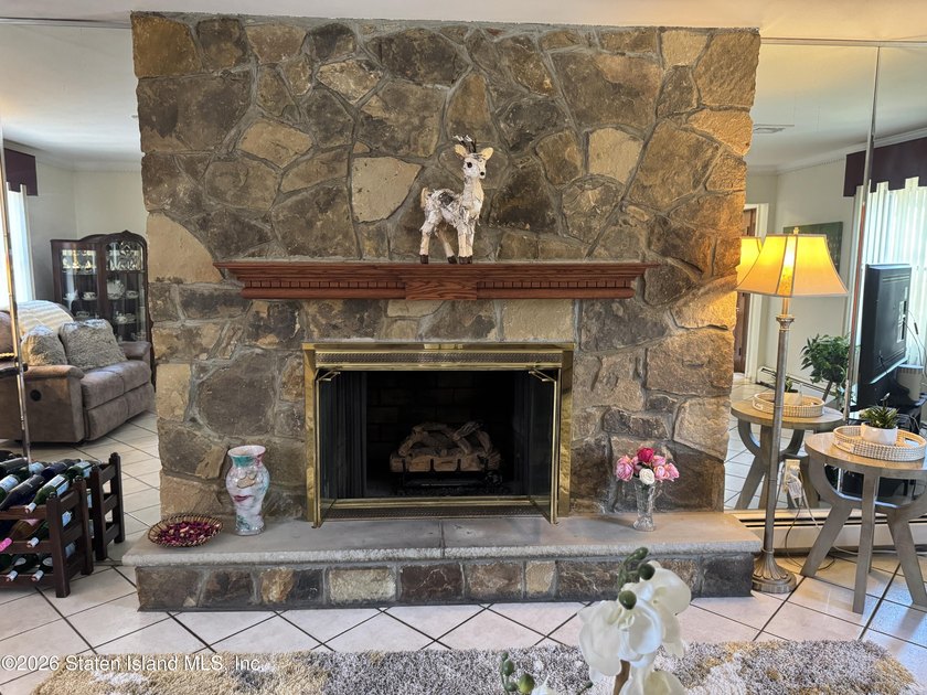 First time being offered for sale! Beautiful Center Hall - photo 34