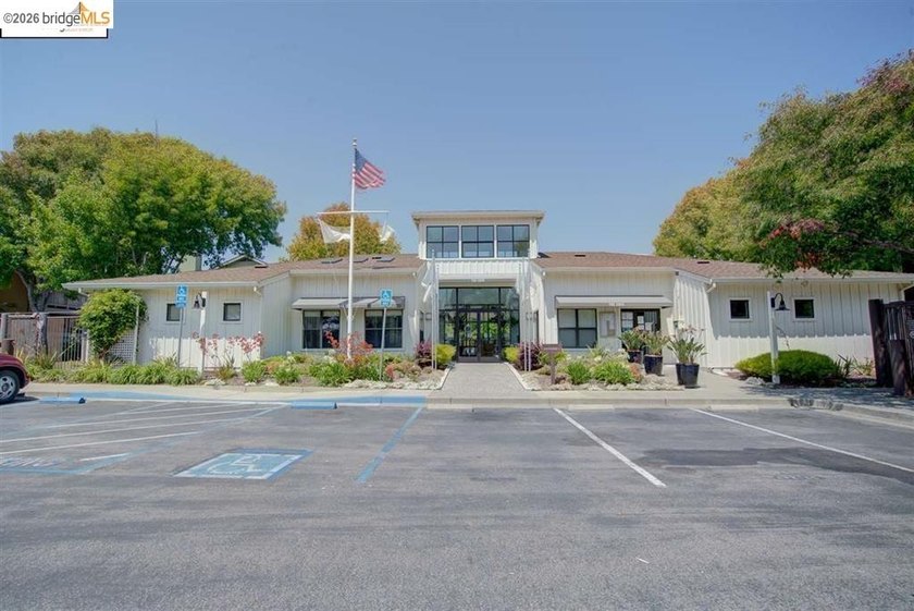What an opportunity!! Come and see this one bedroom condo in - photo 2