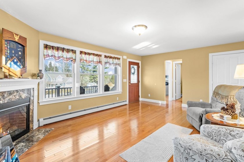 Welcome to 10 Pacific Drive, set on a quiet cul-de-sac and - photo 12