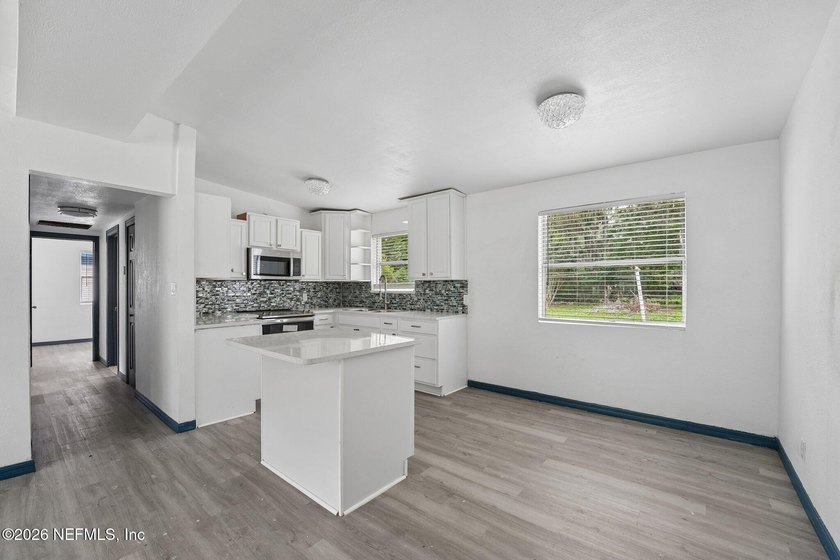 Completely remodeled and move in ready, this 4 bedroom, 2 - photo 13