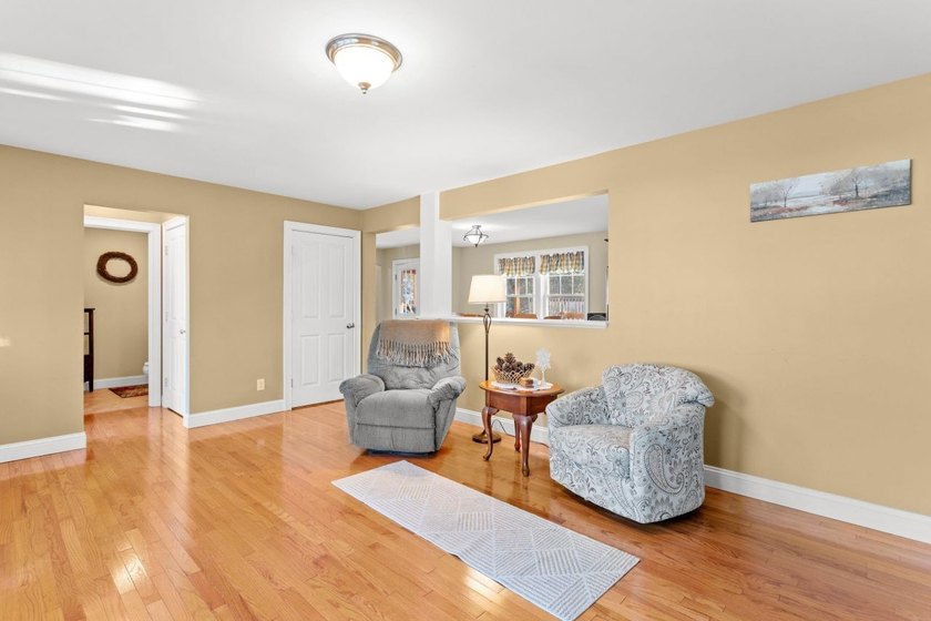 Welcome to 10 Pacific Drive, set on a quiet cul-de-sac and - photo 14