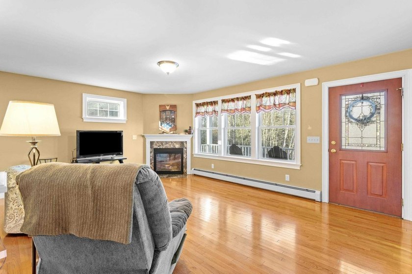 Welcome to 10 Pacific Drive, set on a quiet cul-de-sac and - photo 15