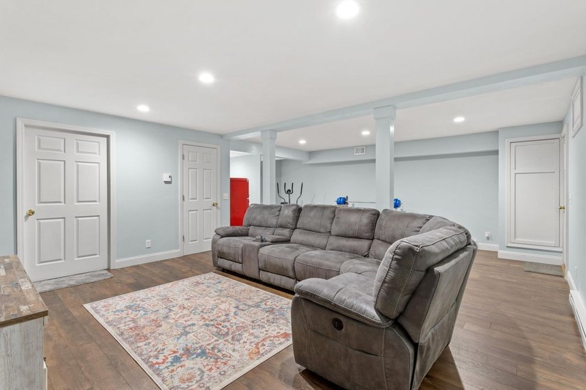 Welcome to 10 Pacific Drive, set on a quiet cul-de-sac and - photo 18