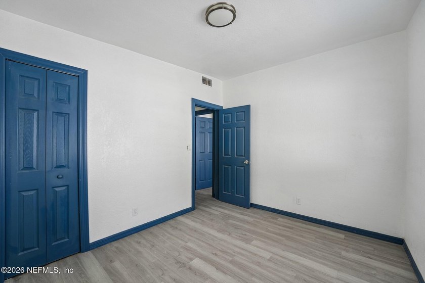 Completely remodeled and move in ready, this 4 bedroom, 2 - photo 21