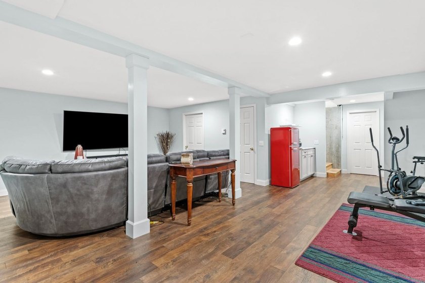 Welcome to 10 Pacific Drive, set on a quiet cul-de-sac and - photo 21