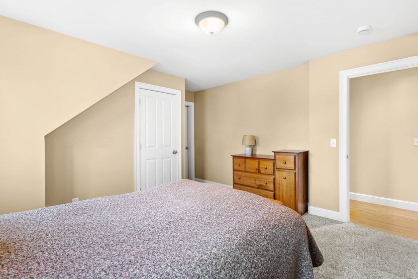 Welcome to 10 Pacific Drive, set on a quiet cul-de-sac and - photo 31