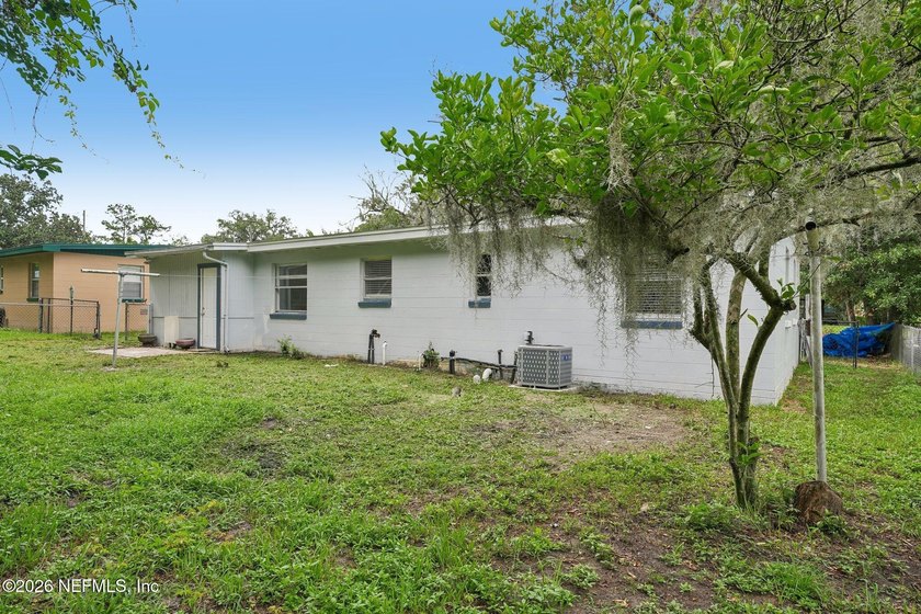 Completely remodeled and move in ready, this 4 bedroom, 2 - photo 35