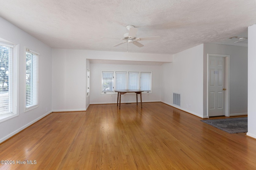 What luck! This charmer is back on the market! Looking for a gem - photo 14