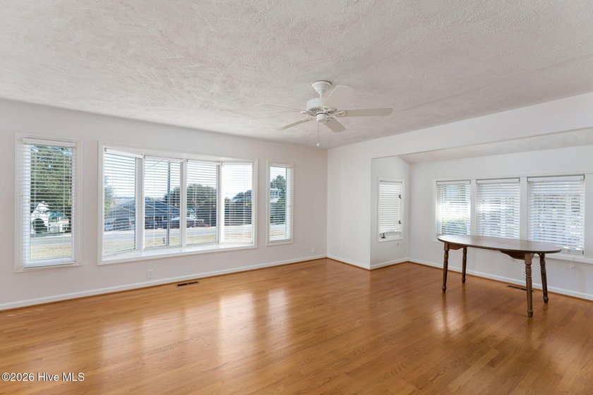 What luck! This charmer is back on the market! Looking for a gem - photo 15