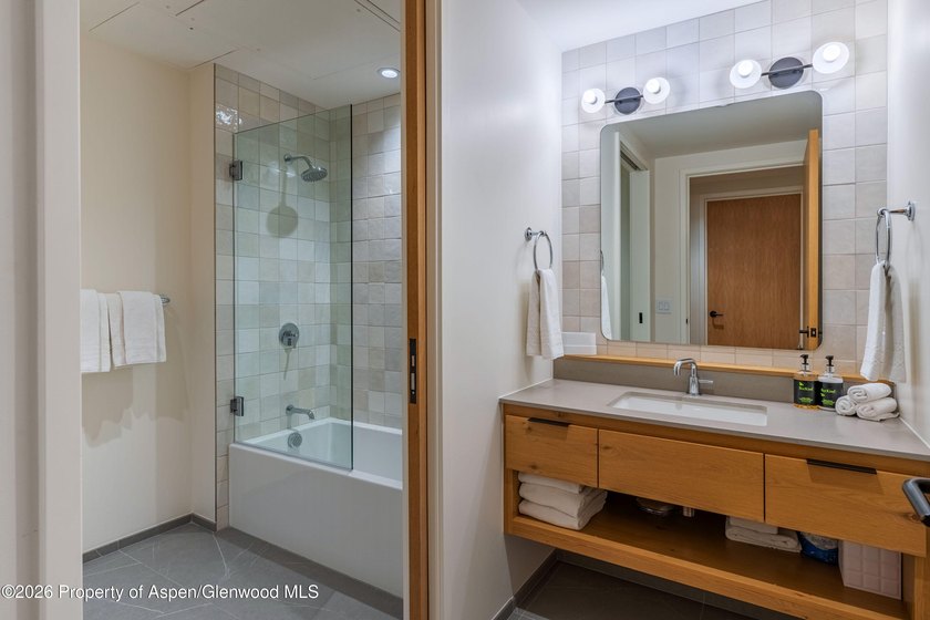 Electric Pass Lodge Residence 503, a pristine 2-bed/2-bath condo - photo 14
