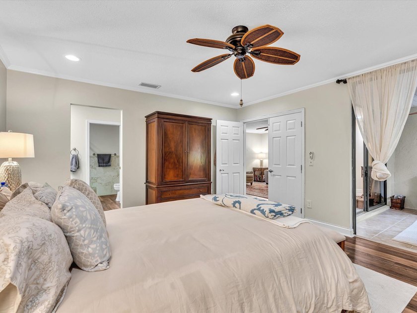 Move right into this beautifully updated, 1st floor, 2 BR, 2 BTH - photo 16