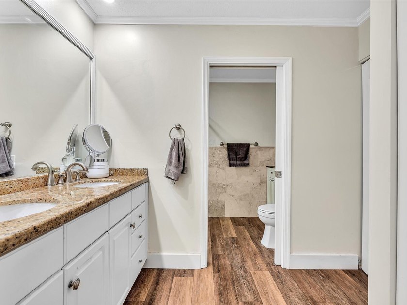 Move right into this beautifully updated, 1st floor, 2 BR, 2 BTH - photo 18