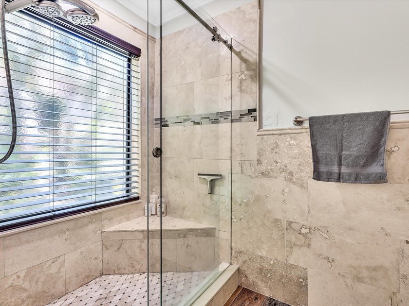 Move right into this beautifully updated, 1st floor, 2 BR, 2 BTH - photo 19
