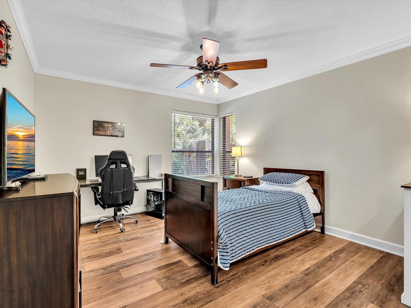 Move right into this beautifully updated, 1st floor, 2 BR, 2 BTH - photo 20